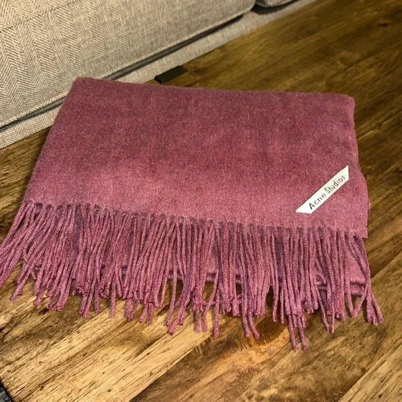 💥Acne Studios Authentic 100% Wool Fringed Designer Lux Scarf 68” l 27” w - Picture 3 of 7